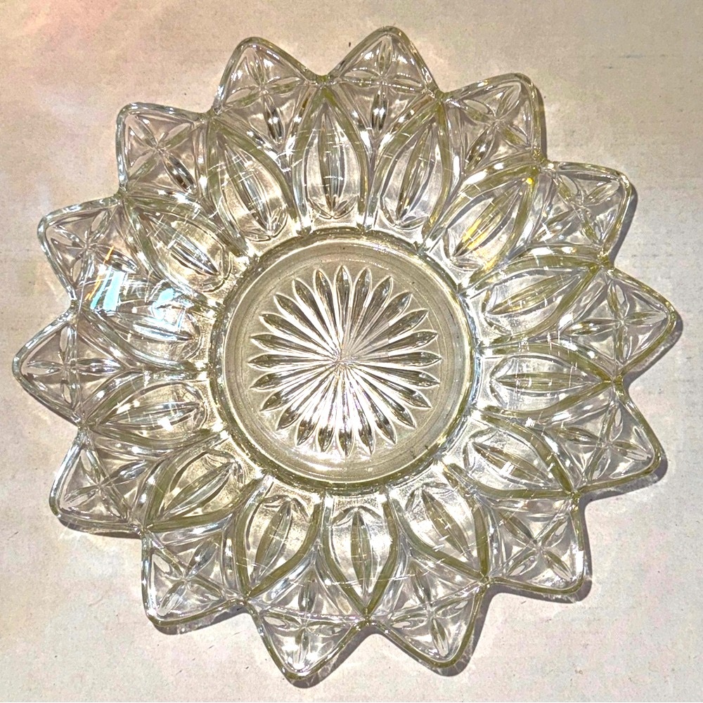 Elegant Antique Federal Glass Clear Pressed Decorative Bowl Flower Petal Pattern